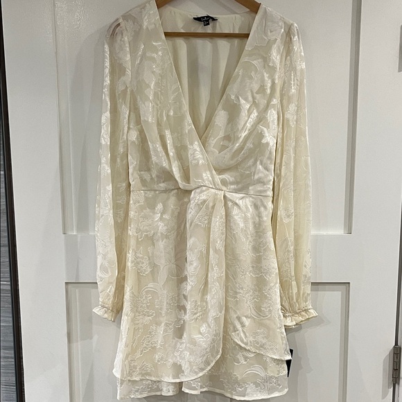 Lulu's Cream Color Long Sleeve V-Neck Dress - Picture 1 of 5